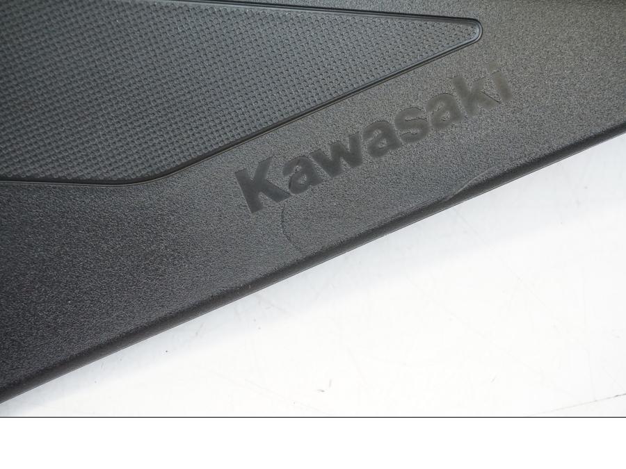 Baksidan på Sidopanel från en Kawasaki NINJA 400 -2020 motorcykel.