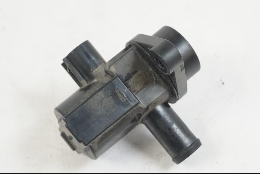 Framsidan på Second Air från en Suzuki VZR 1800 -2009 motorcykel.