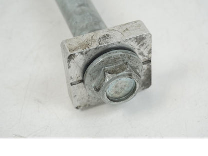 Vänster sida på Axel från en Kawasaki ER-6F -2016 motorcykel.