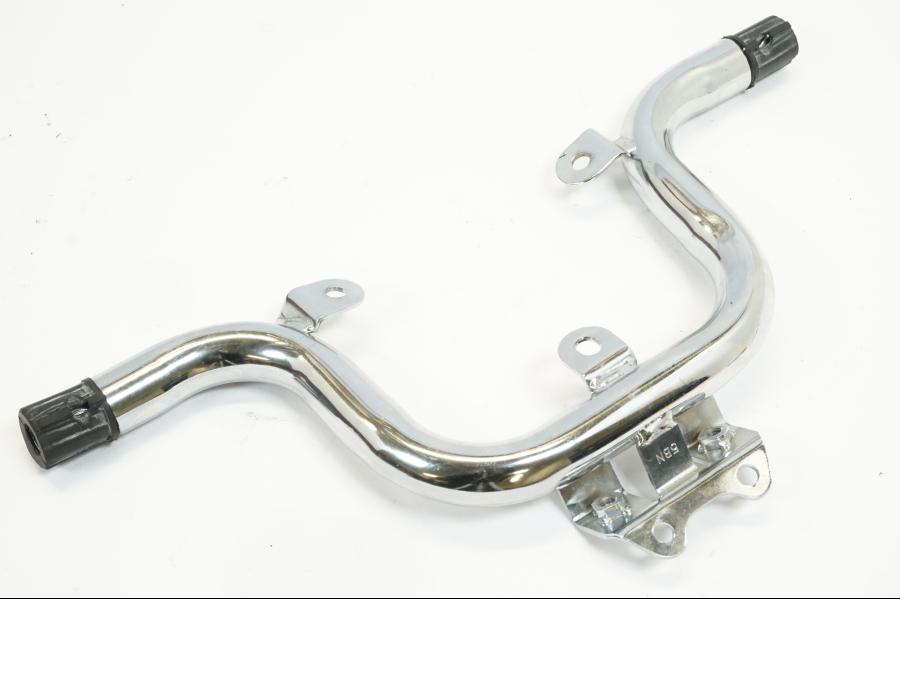 Framsidan på Skylthållare från en Yamaha XVS 650 -2002 motorcykel.