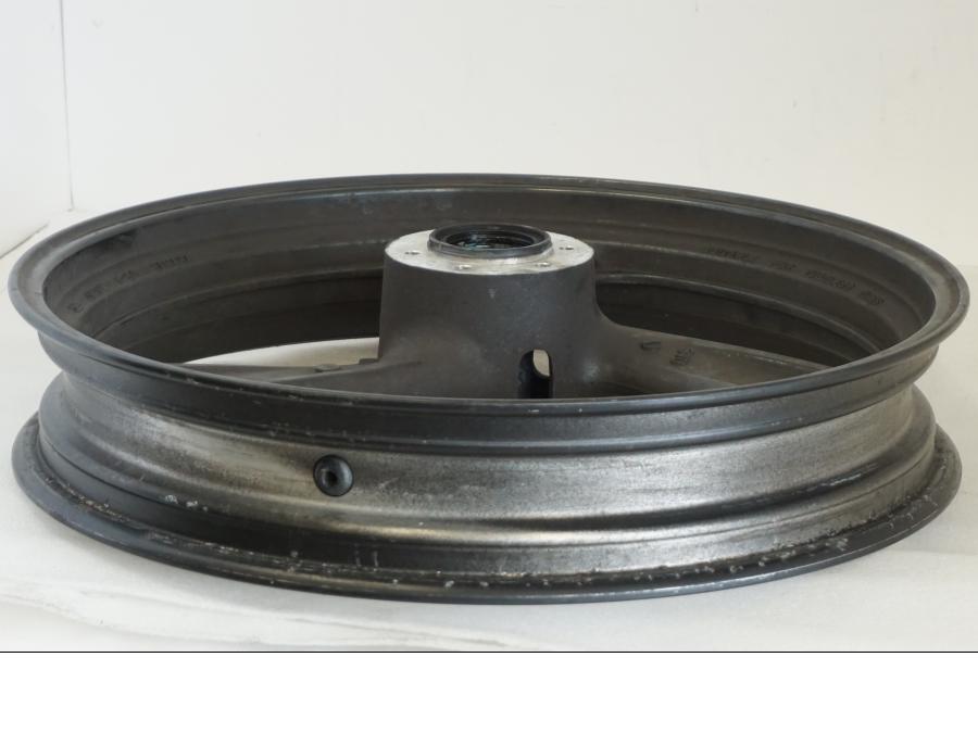 Vänster sida på Fälg från en Yamaha TDM 850 -1998 motorcykel.