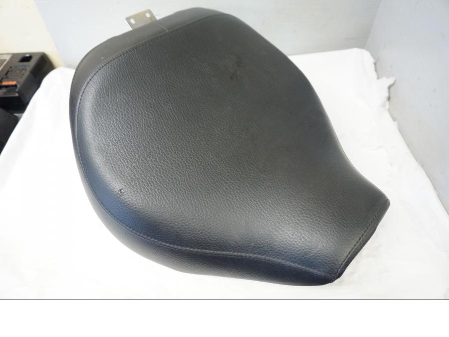 Framsidan på Sadel från en Suzuki VL 800 -2009 motorcykel.