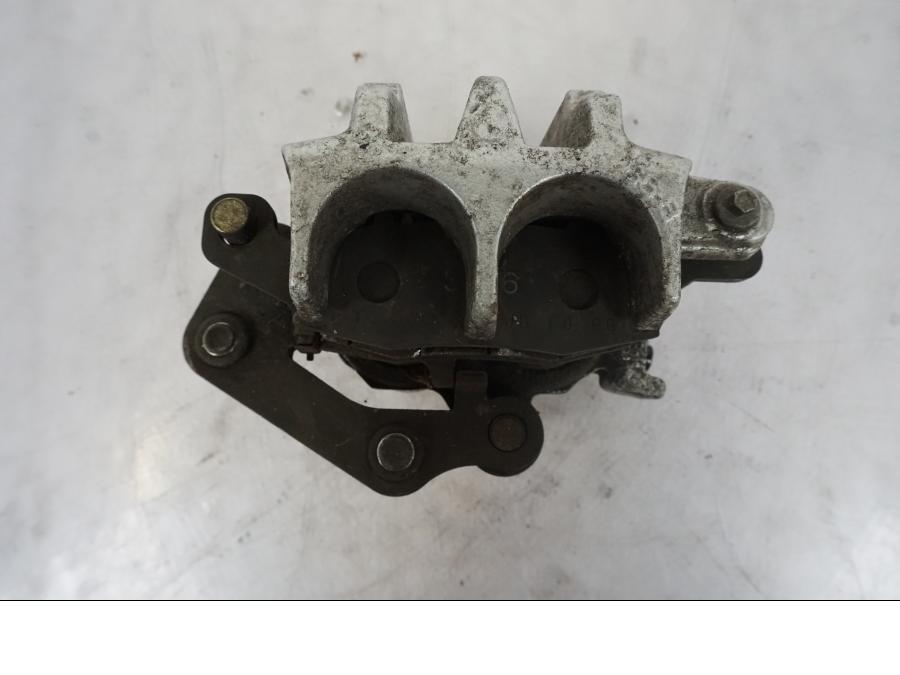 Vänster sida på Bromsok från en Kawasaki VN 1500 -2003 motorcykel.