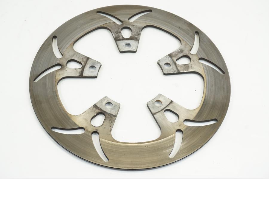 Framsidan på Bromsskiva från en Suzuki VL 1500 -1999 motorcykel.