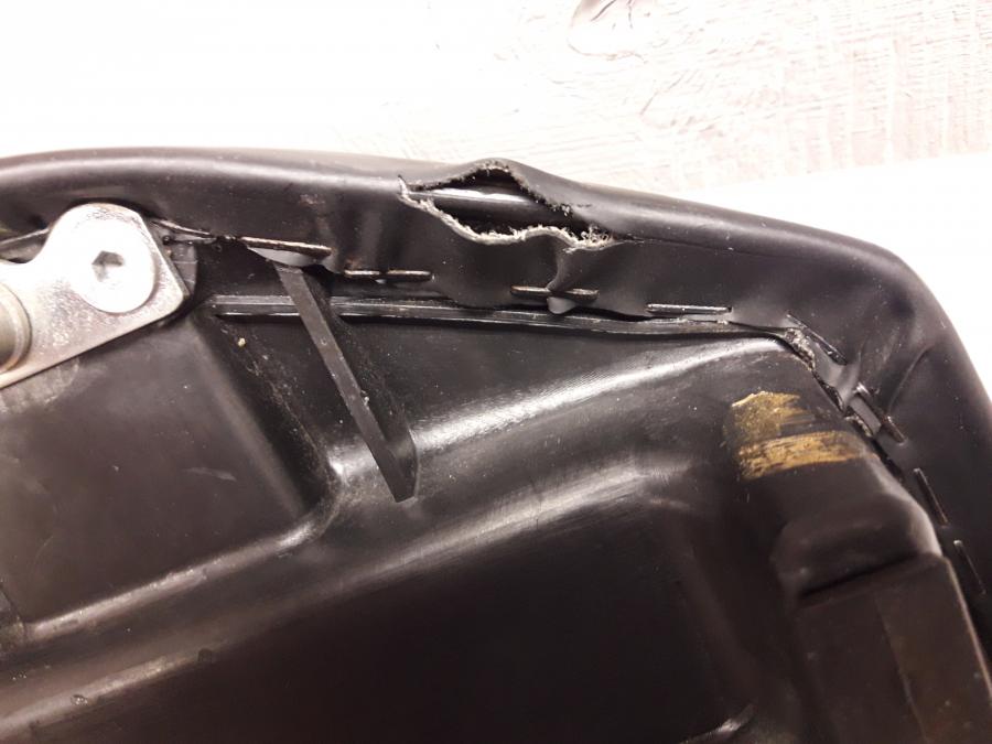 Höger sida på Sadel från en Ducati 750 SS -2000 motorcykel.