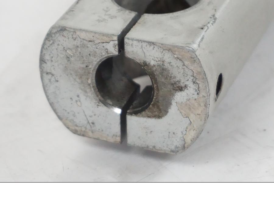 Höger sida på Gaffelben från en BMW F 650 CS -2002 motorcykel.