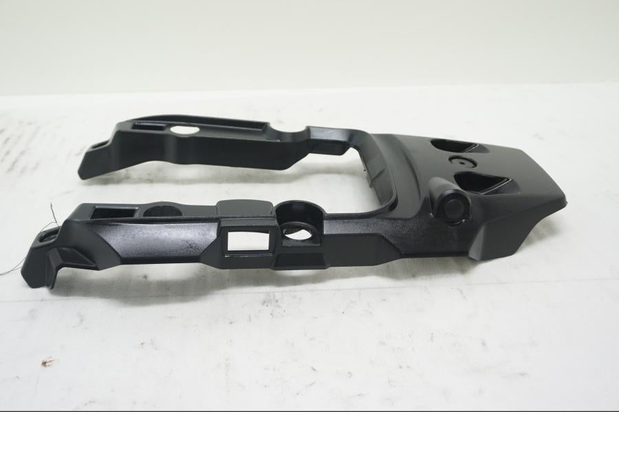 Baksidan på Bakvinge från en Triumph Tiger Explorer -2012 motorcykel.