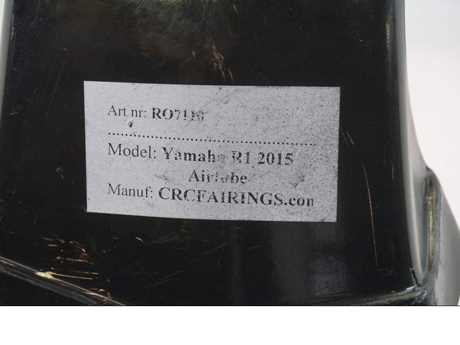 Snett uppifrån på Luftintag från en Yamaha YZF 1000 R1 -2015 motorcykel.