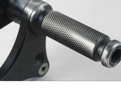 Vänster sida på Fotpinnesats från en Kawasaki ZX-6R -2005 motorcykel.