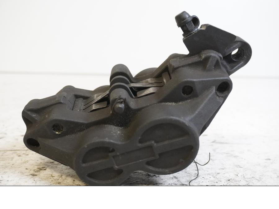 Baksidan på Bromsok från en Triumph Speed Triple -2002 motorcykel.