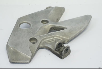 Höger sida på Fotpinnefäste från en Honda CB 500 X -2015 motorcykel.