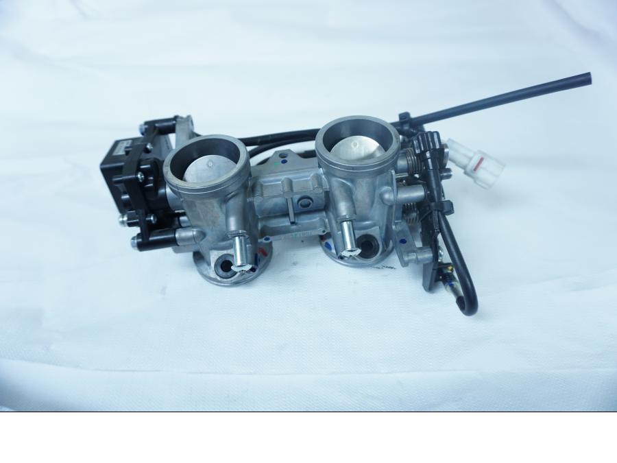 Framsidan på Spjällhus från en Kawasaki Ninja 650 -2018 motorcykel.