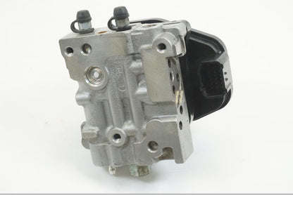 Höger sida på ABS Modulator från en Honda CBR 1000 RR -2010 motorcykel.