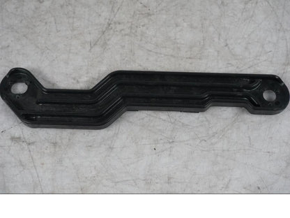 Vänster sida på Batterihållare från en Yamaha MT-09 -2024 motorcykel.