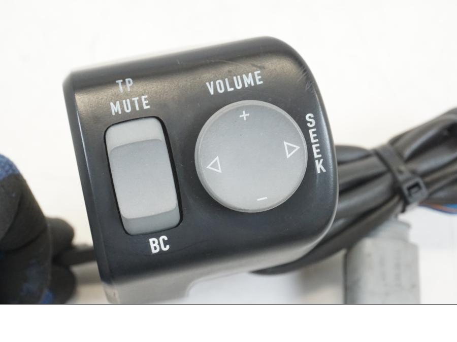 Höger sida på Radio från en BMW K 1200 LT -2004 motorcykel.