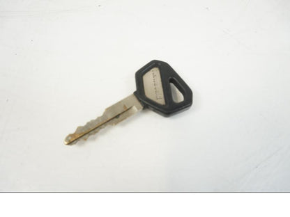 Baksidan på Sadellåsmekanism från en Kawasaki ZZR 1100 -1994 motorcykel.