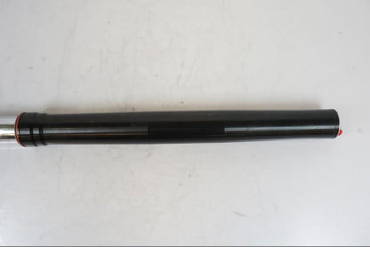 Snett uppifrån på Gaffelben från en KTM 1290 Super Duke -2019 motorcykel.