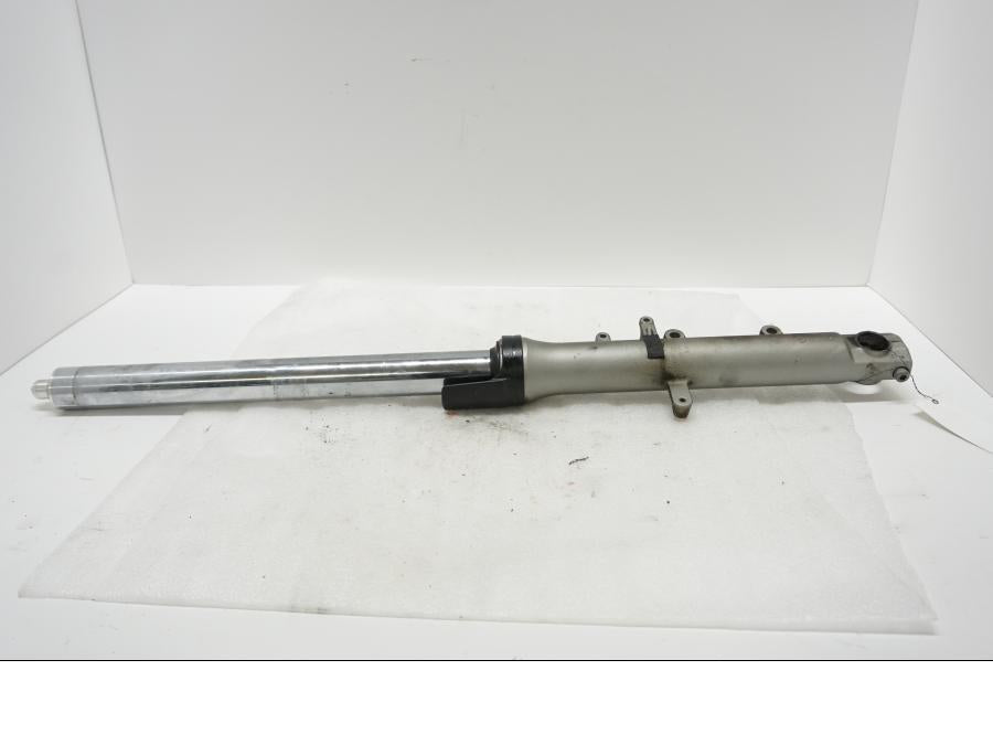 Baksidan på Gaffelben från en Yamaha TDM 900 -2002 motorcykel.