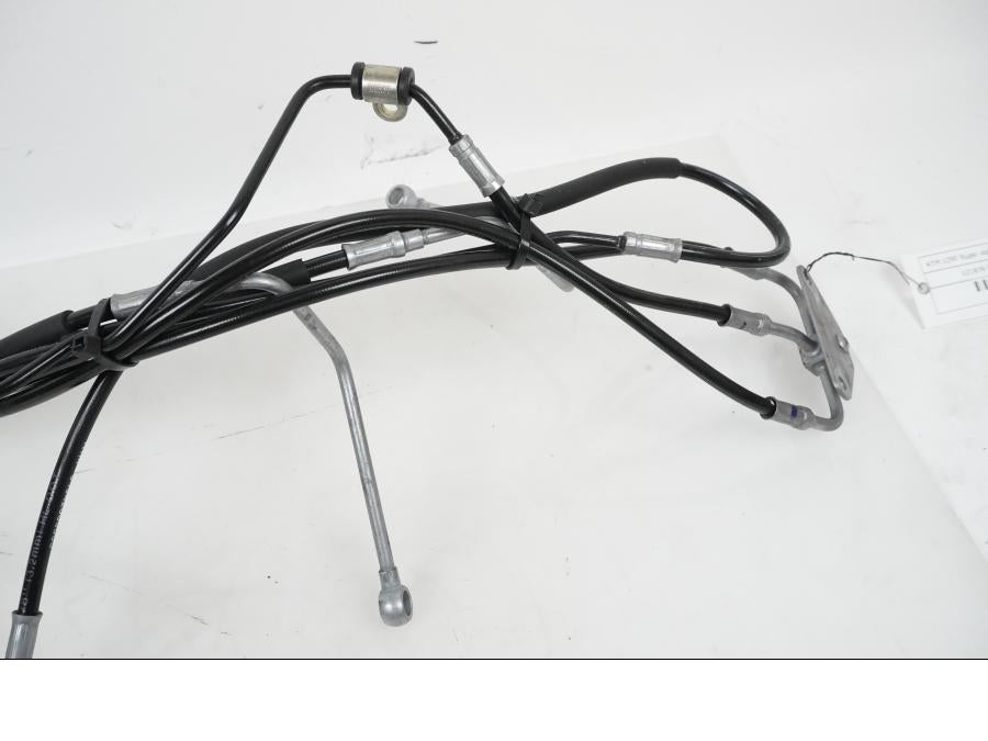 Höger sida på Bromsledning från en KTM 1290 Super Adventure S -2022 motorcykel.