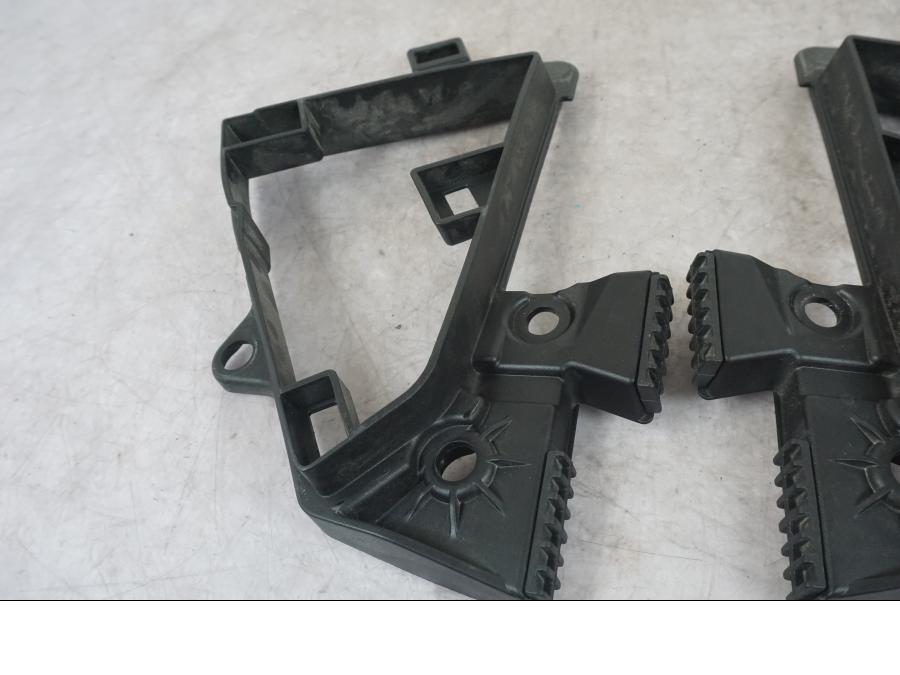 Höger sida på Sadelfäste från en KTM 1290 Super Adventure S -2022 motorcykel.