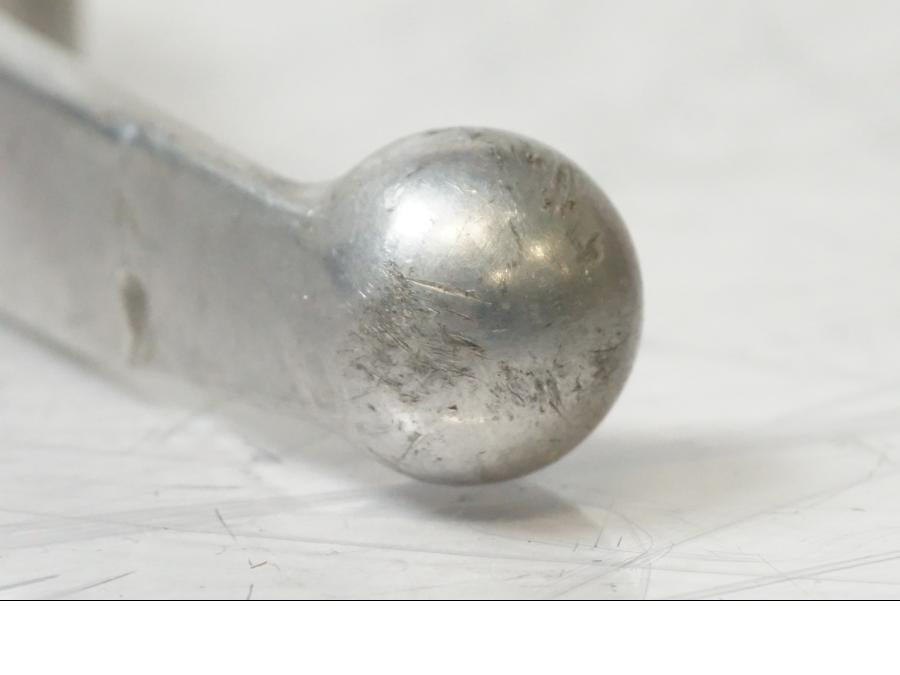 Vänster sida på <p>Bromsgrepp från Husqvarna TE 310 2009.</p>

<p>Mindre skrapmärken på knoppen samt ytliga repor se bilder.</p> motorcykel.