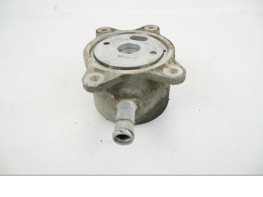 Vänster sida på Oljekyl från en Yamaha FJR 1300 -2005 motorcykel.