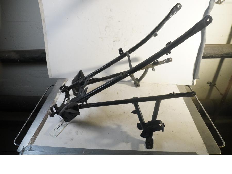 Framsidan på Bakram från en BMW F 650 CS -2002 motorcykel.