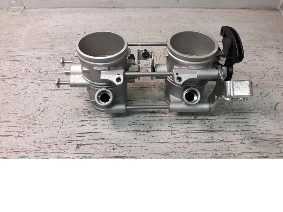 Framsidan på Spjällhus från en BMW F 800 R -2010 motorcykel.