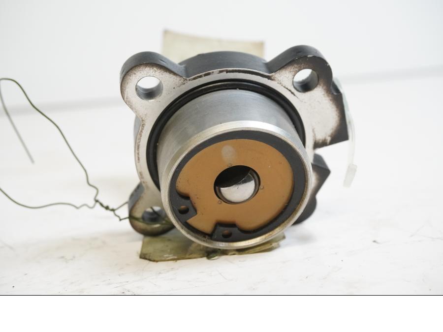 Baksidan på Kopplingslavcylinder från en BMW K 1200 R Sport -2007 motorcykel.