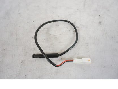 Framsidan på Temperatursensor från en KTM 1290 Super Duke R -2023 motorcykel.