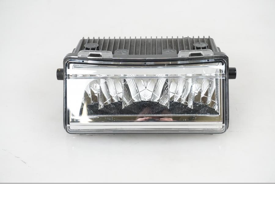 Framsidan på Strålkastare från en H-D Adventure Pan America Special RA1250S -2021 motorcykel.