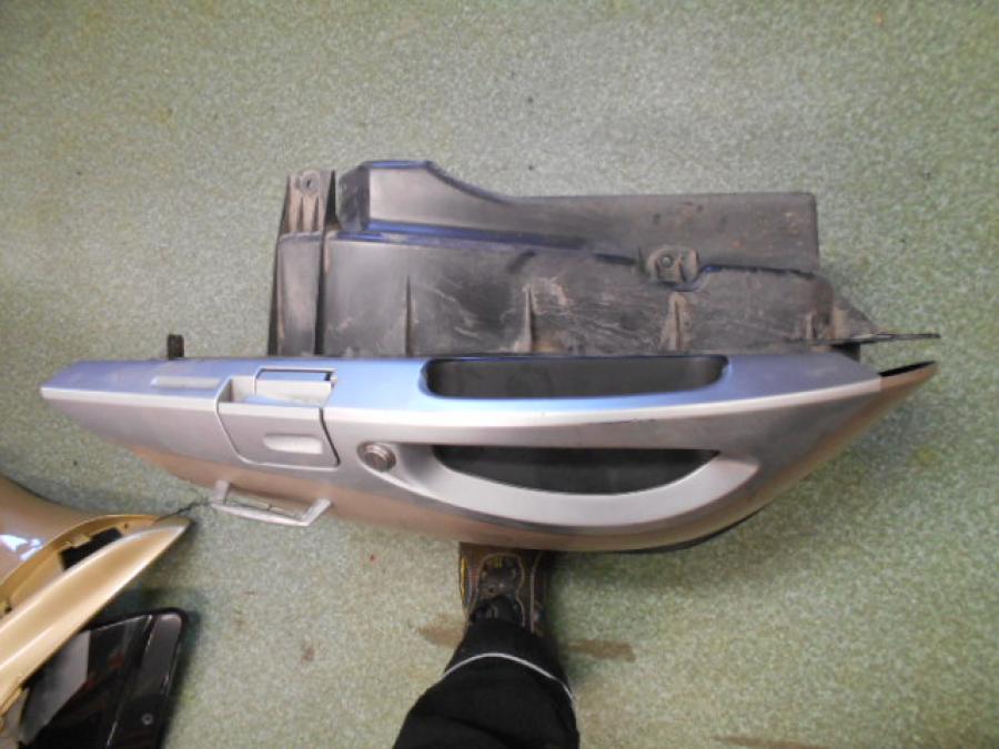 Baksidan på Sidoväska från en BMW K 1200 LT -2000 motorcykel.