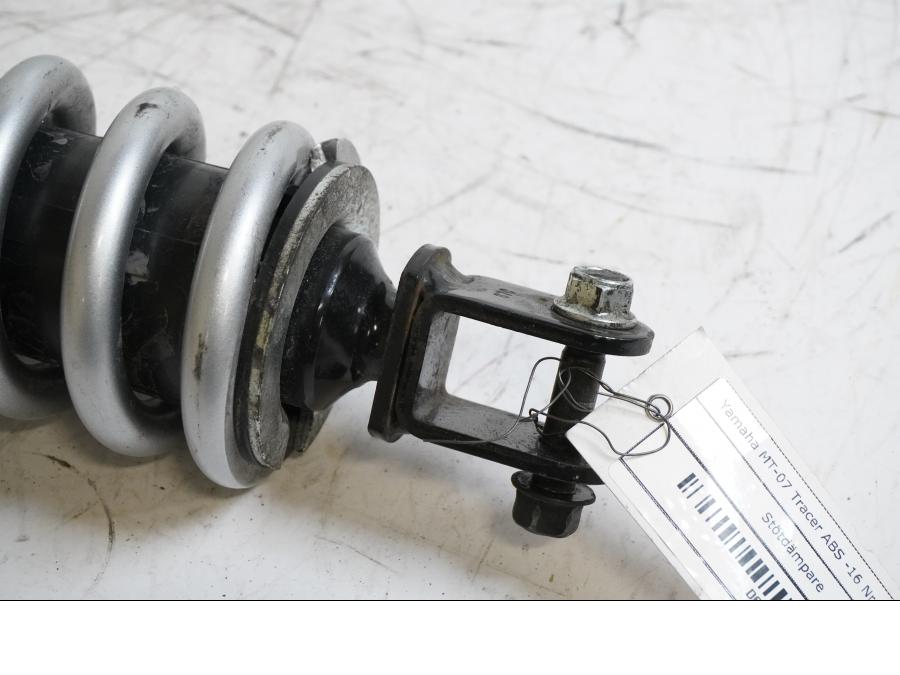 Baksidan på Stötdämpare från en Yamaha MT-07 Tracer -2016 motorcykel.