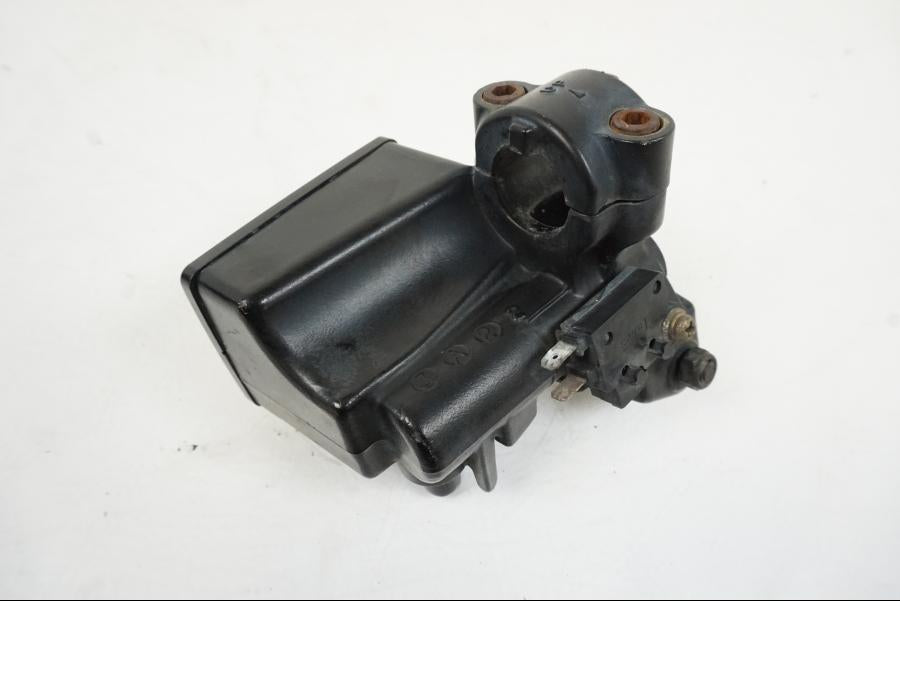 Höger sida på Bromshuvudcylinder från en Yamaha BT 1100 -2003 motorcykel.