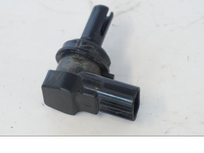 Vänster sida på Tomgångsventil från en Honda SH 300 A -2011 scooter.