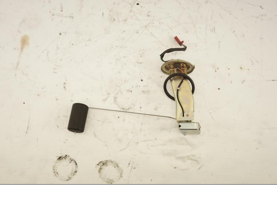 Framsidan på Bensintankgivare från en Honda ST 1100 -1999 motorcykel.