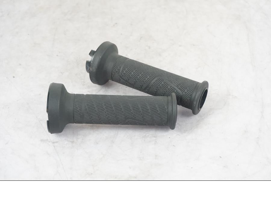 Höger sida på Handtag från en KTM 1290 Super Adventure S -2022 motorcykel.