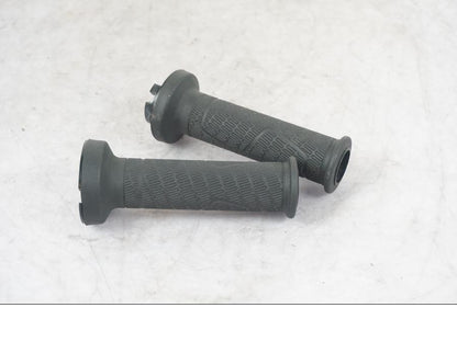 Höger sida på Handtag från en KTM 1290 Super Adventure S -2022 motorcykel.