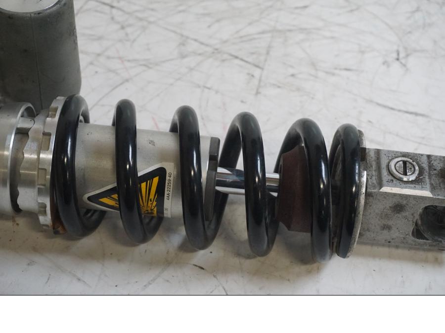 Höger sida på Stötdämpare från en Yamaha YZF R6 -2011 motorcykel.