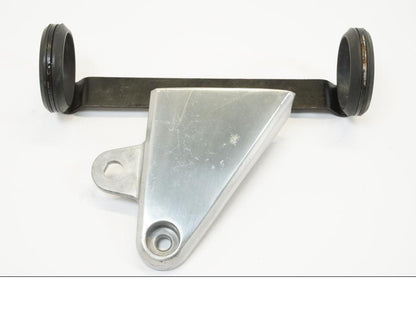 Framsidan på Strålkastarfäste från en Suzuki GSX 1400 -2003 motorcykel.