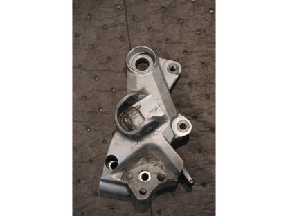 Framsidan på Fotpinnefäste från en KTM 690 SMC -2009 motorcykel.