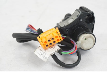 Extrabild5 på <p>Låssats från BMW K 1200 RS 1998.</p>

<p>Tändningslås, 1st nyckel, tanklock och sadellås.</p> motorcykel.