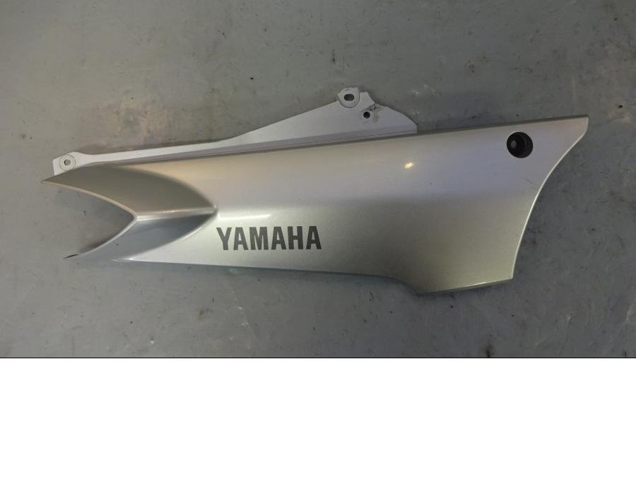 Framsidan på Sidopanel från en Yamaha FJR 1300 -2003 motorcykel.