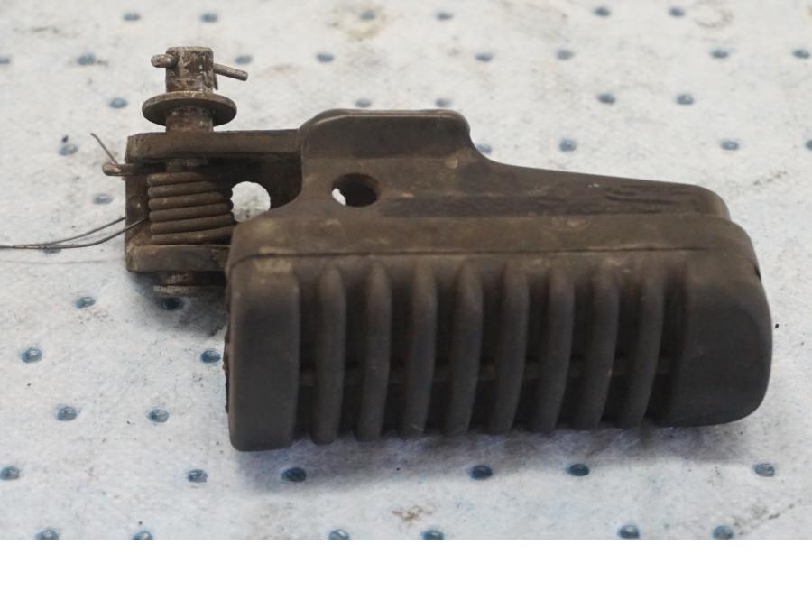 Framsidan på Fotpinne från en BMW F 650 ST -1999 motorcykel.