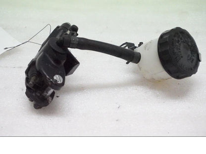 Framsidan på Bromshuvudcylinder från en Kawasaki ZX-10R -2008 motorcykel.