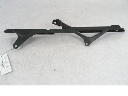 Framsidan på Kedjeskydd från en Yamaha MT-09 SP -2018 motorcykel.