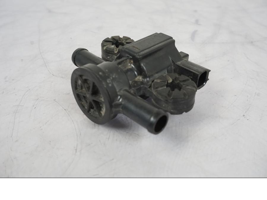 Höger sida på Second Air från en Honda CRF 1000 Africa Twin -2016 motorcykel.