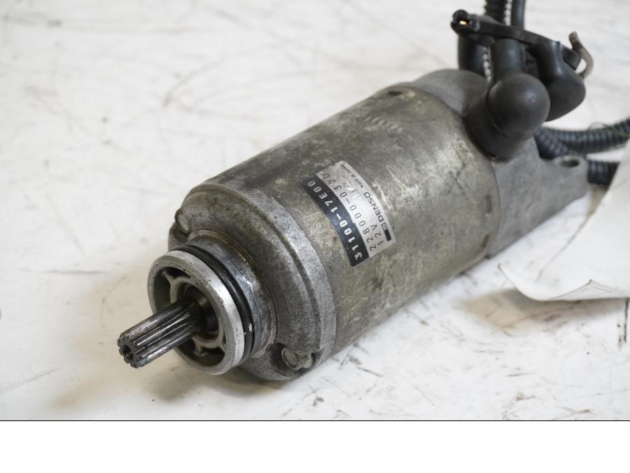 Framsidan på Startmotor från en Suzuki GSX-R 750 -1992 motorcykel.