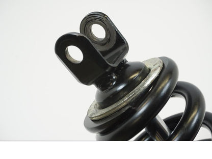 Snett nerifrån på Stötdämpare från en Yamaha XT 660 R -2004 motorcykel.