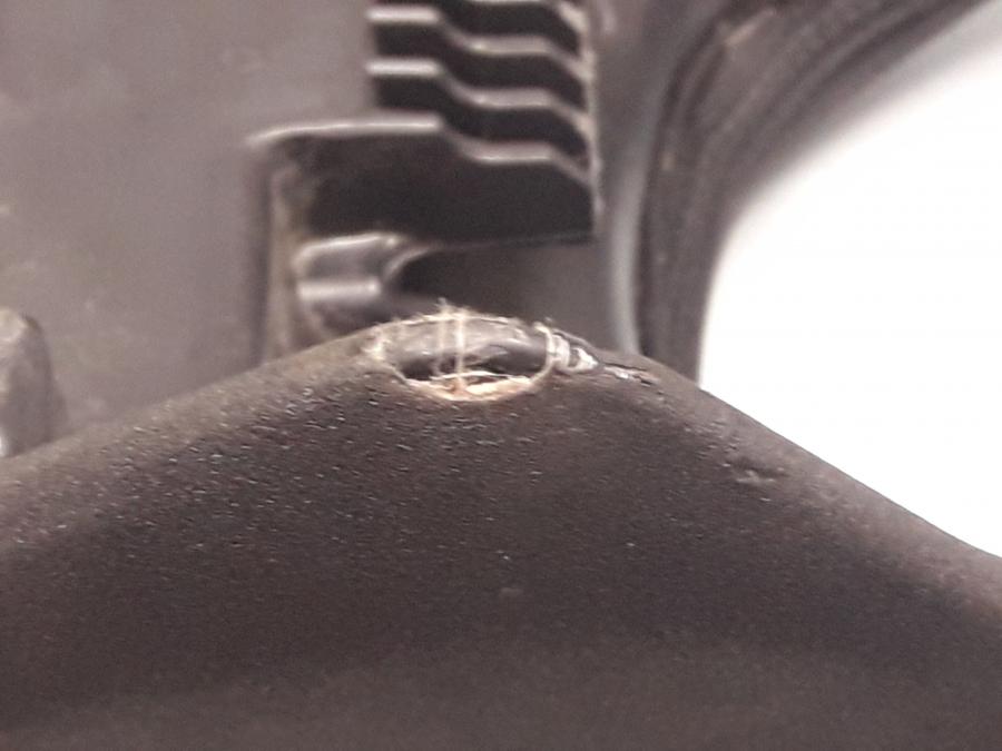 Vänster sida på Sadel från en Yamaha MT 125 -2017 motorcykel.